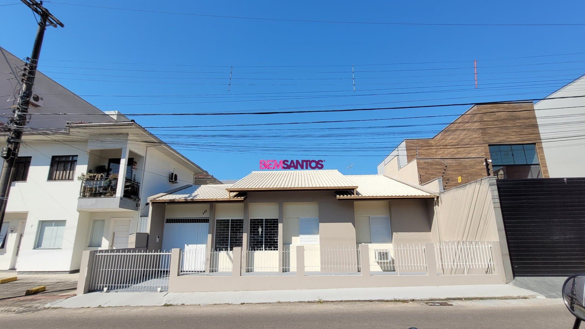 Casa com 4 Quartos (1 Suite) com Jardim de Inverno no Bairro Ipiranga - São José/SC