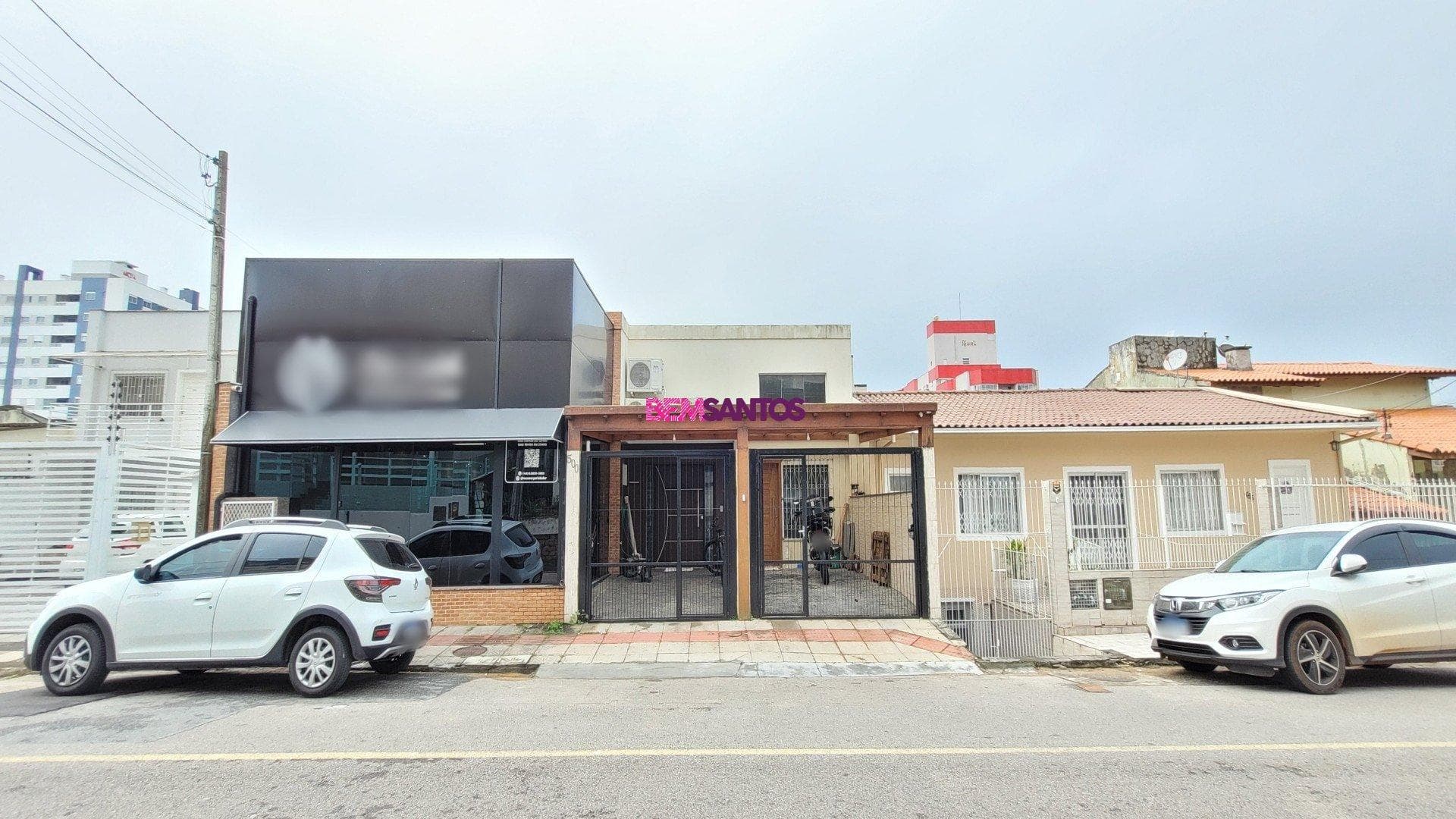 Apartamento Semimobiliado com 1 Suite no Bairro Capoeiras!